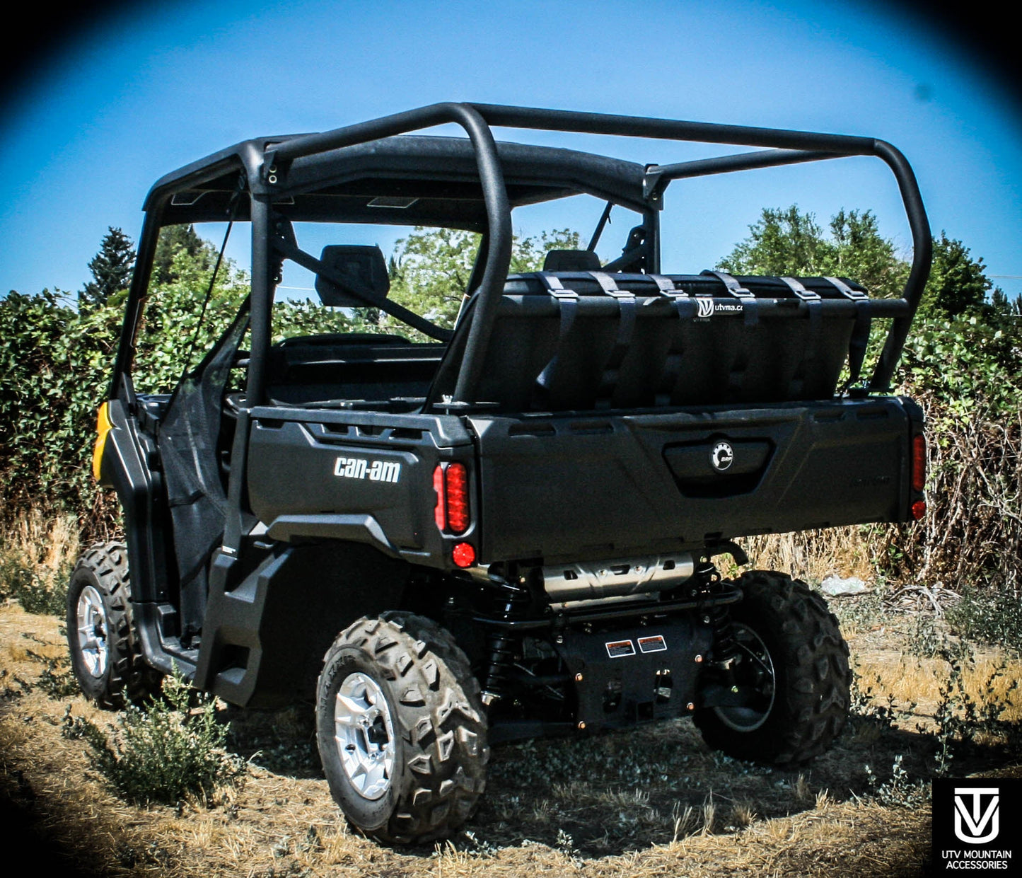 Defender Backseat and Roll Cage Kit (2016+)