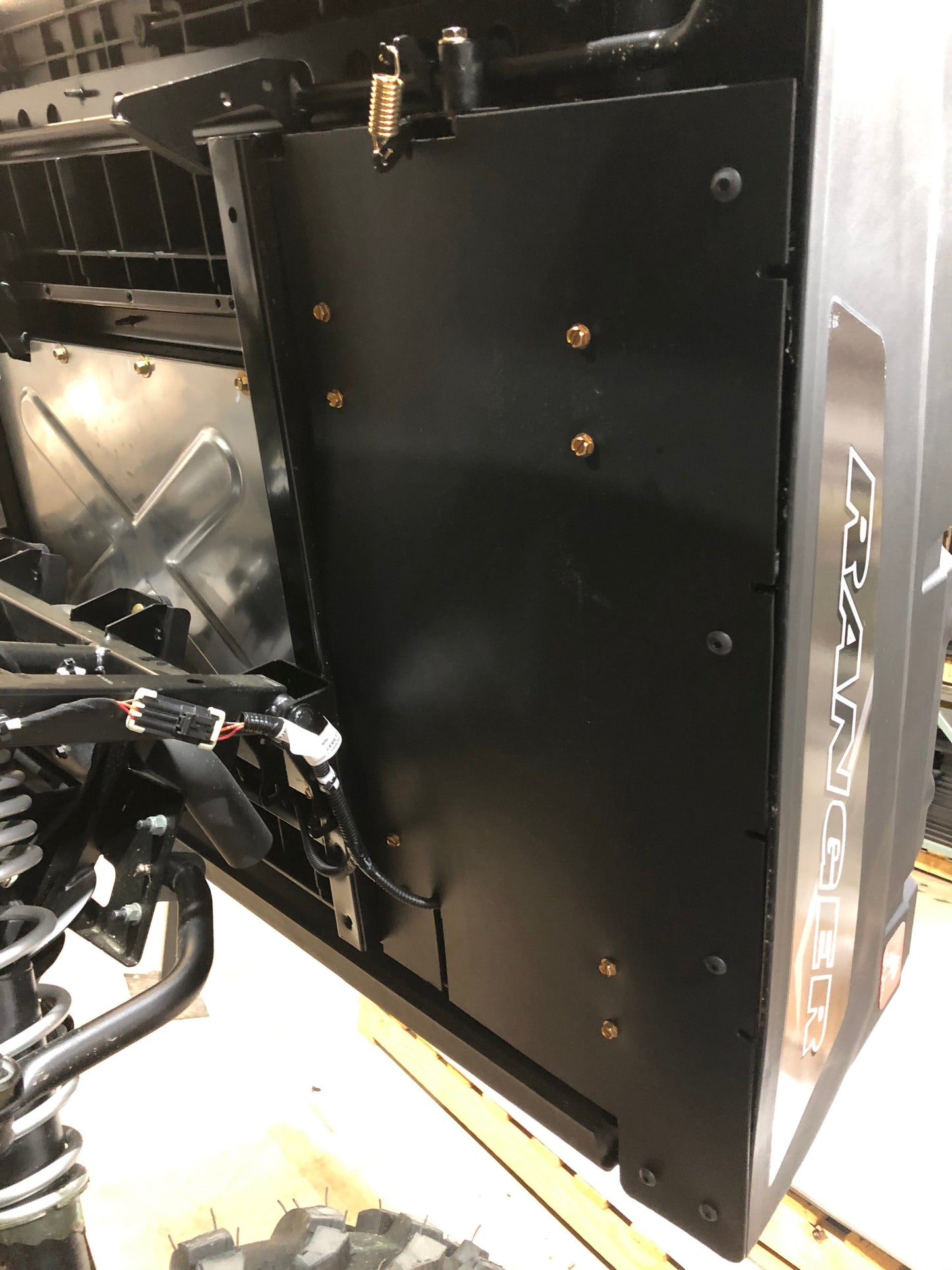 Trail Armor Ranger Midsize 570, Ranger Midsize 570 Crew and Ranger Midsize 500 Underbed Mud Shield with Fender Enclosures