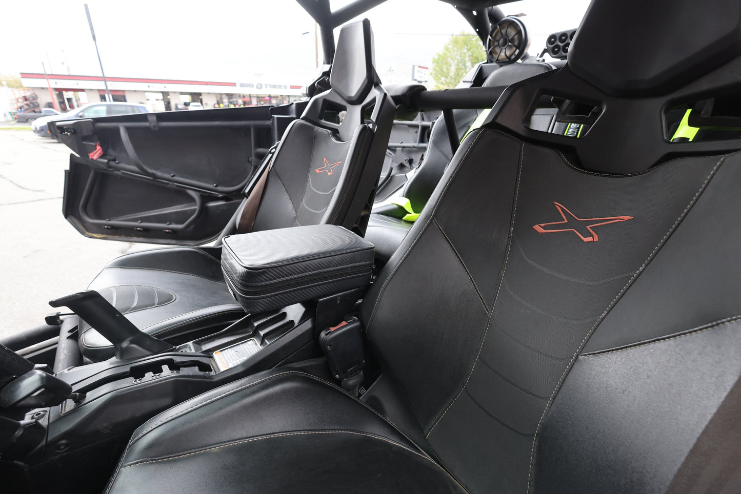 UTVMA Maverick X3 Armrest with Bracket (2017+)