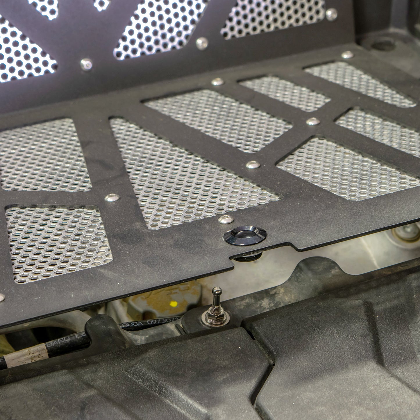 DRT rzr xp 1000 vented engine cover close up