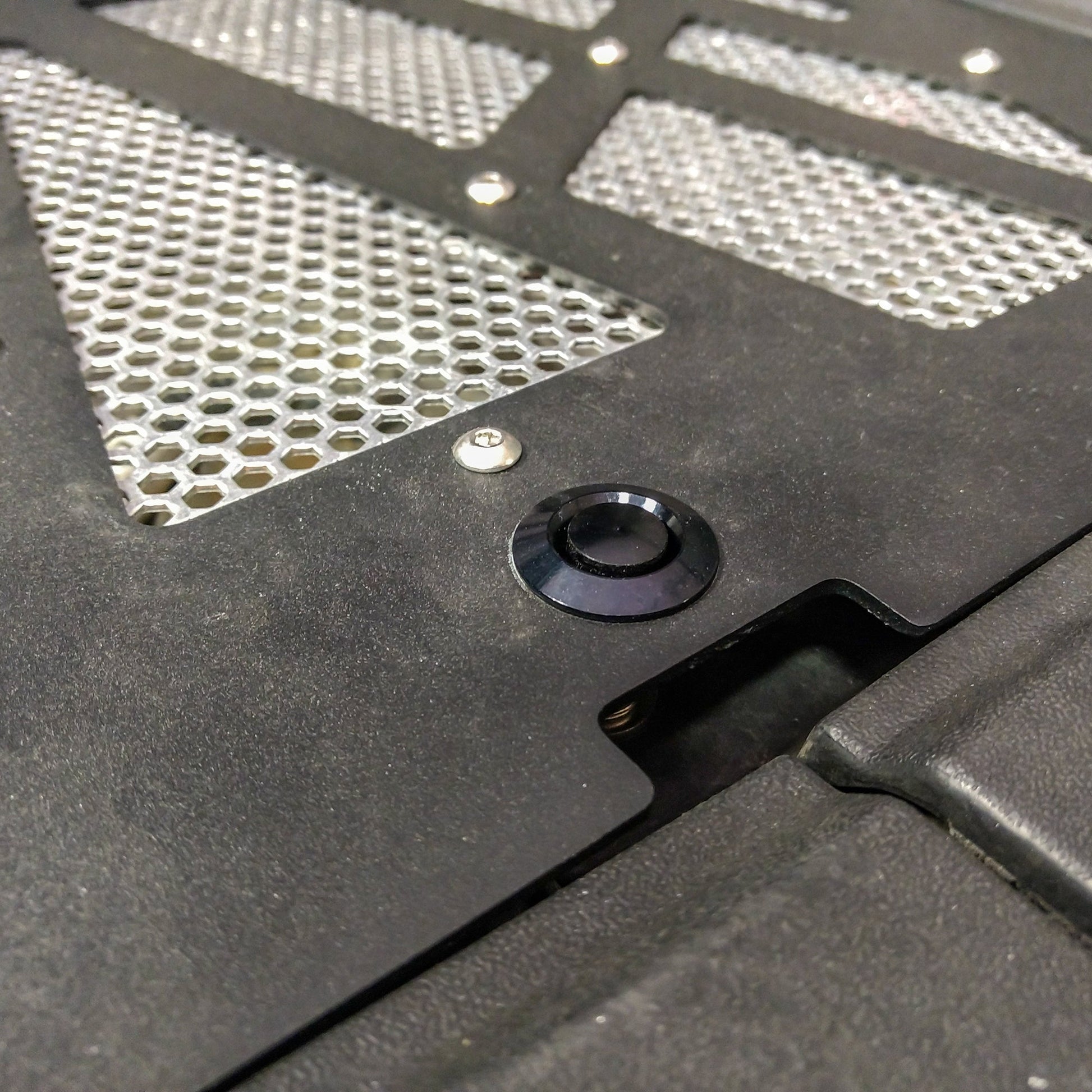 DRT rzr xp 1000 vented engine cover close up